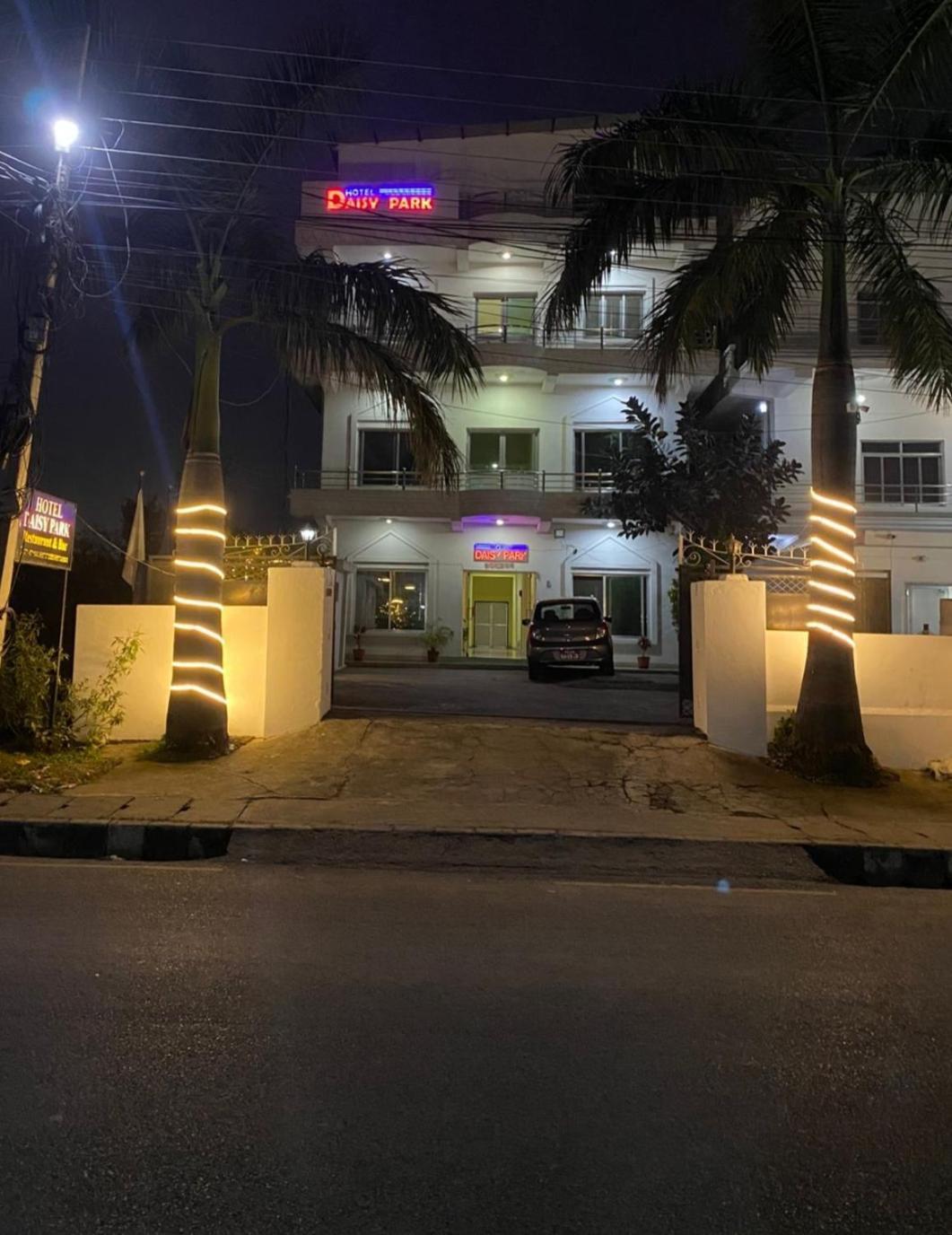 Hotel Daisy Park Bhairāhawā Exterior foto