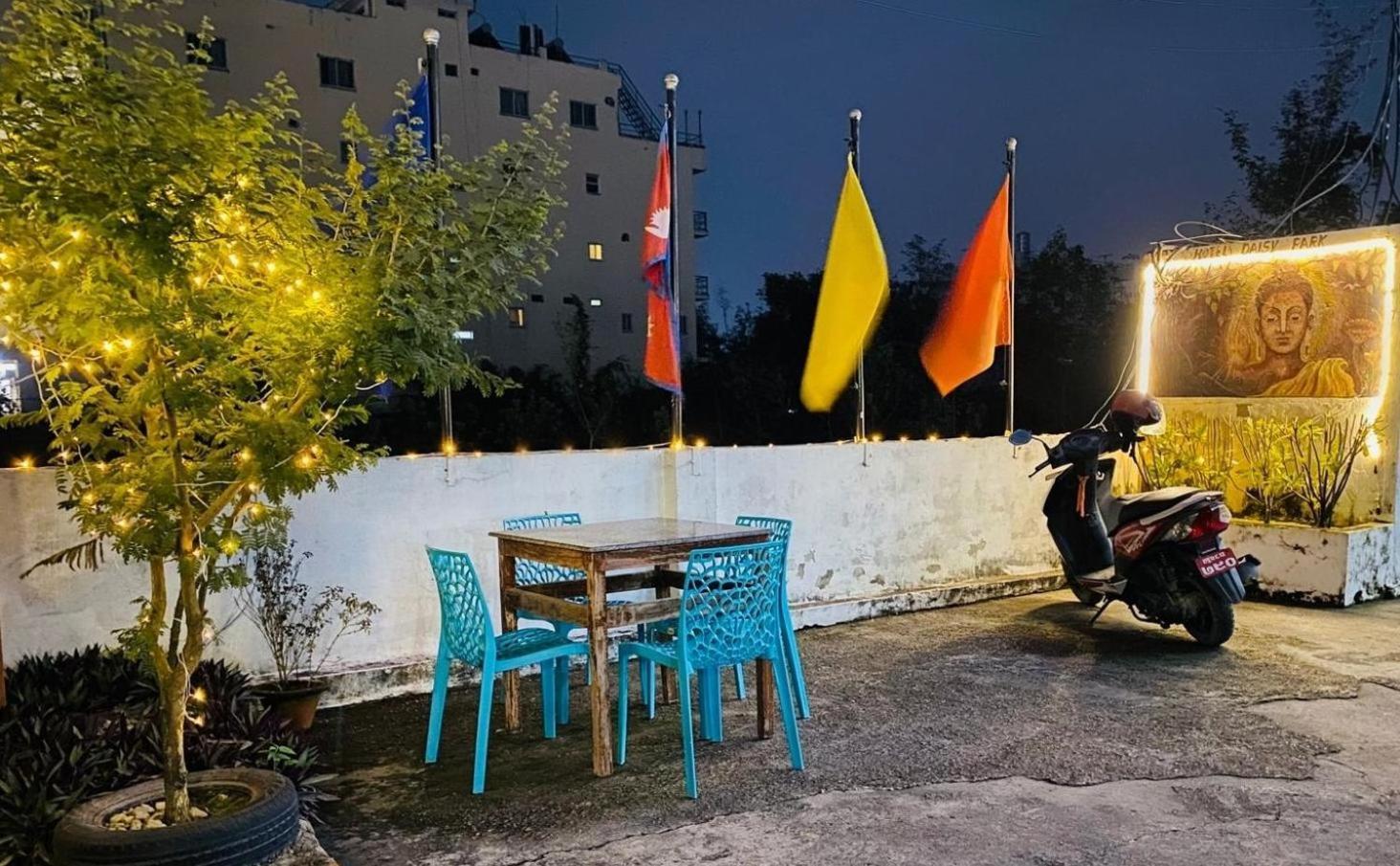 Hotel Daisy Park Bhairāhawā Exterior foto